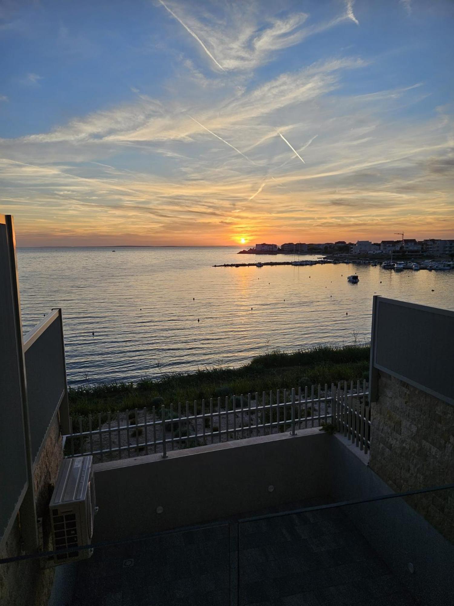 Appartamento Oceanfront Povljana Esterno foto